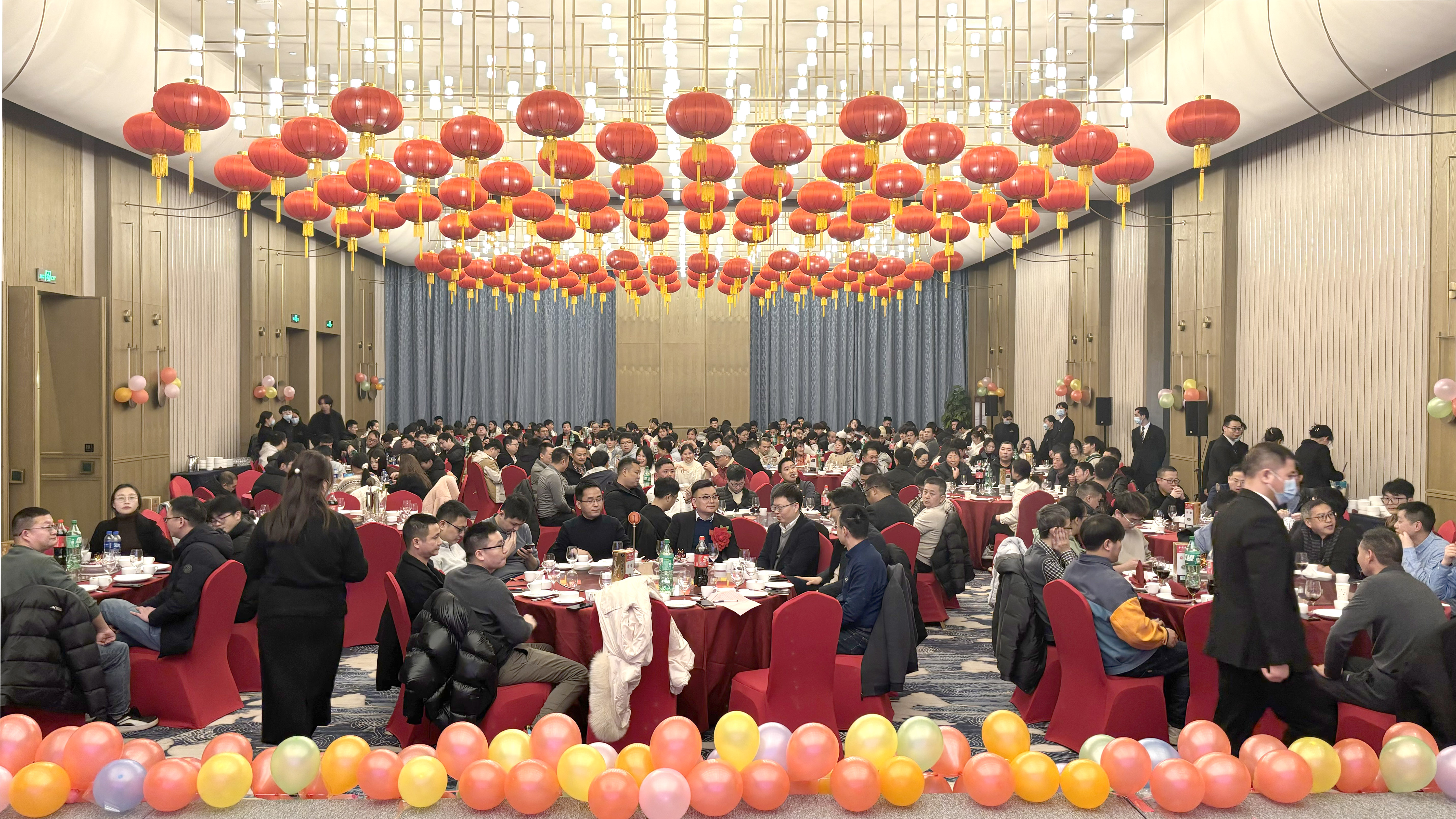 乘风破浪创佳绩 继往开来铸辉煌  快盈微2023年度表彰大会暨2024年迎春晚会胜利召开