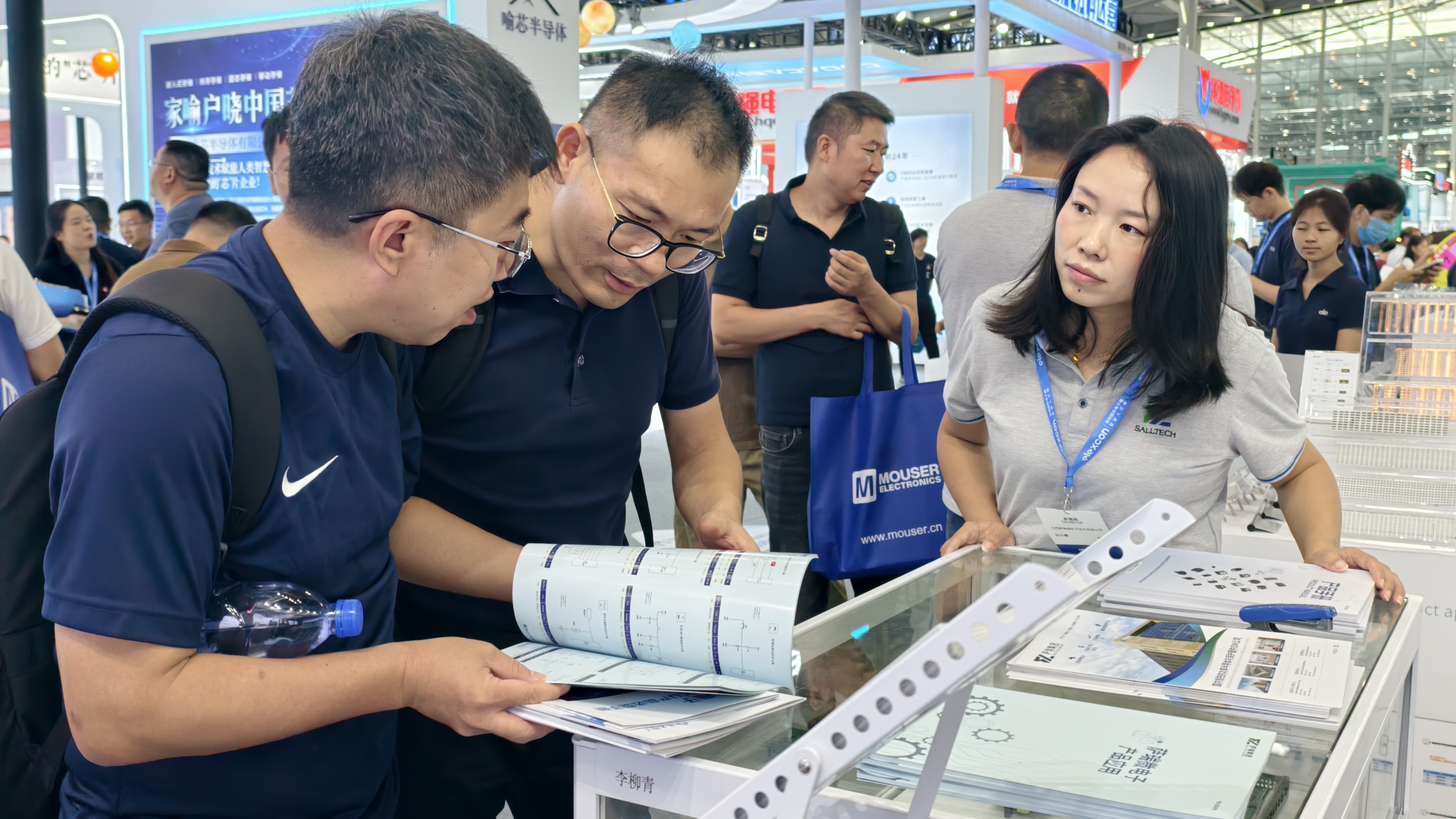 荣耀收官！江西快盈微电子闪耀 2025 深圳电子展并荣获年度大奖
